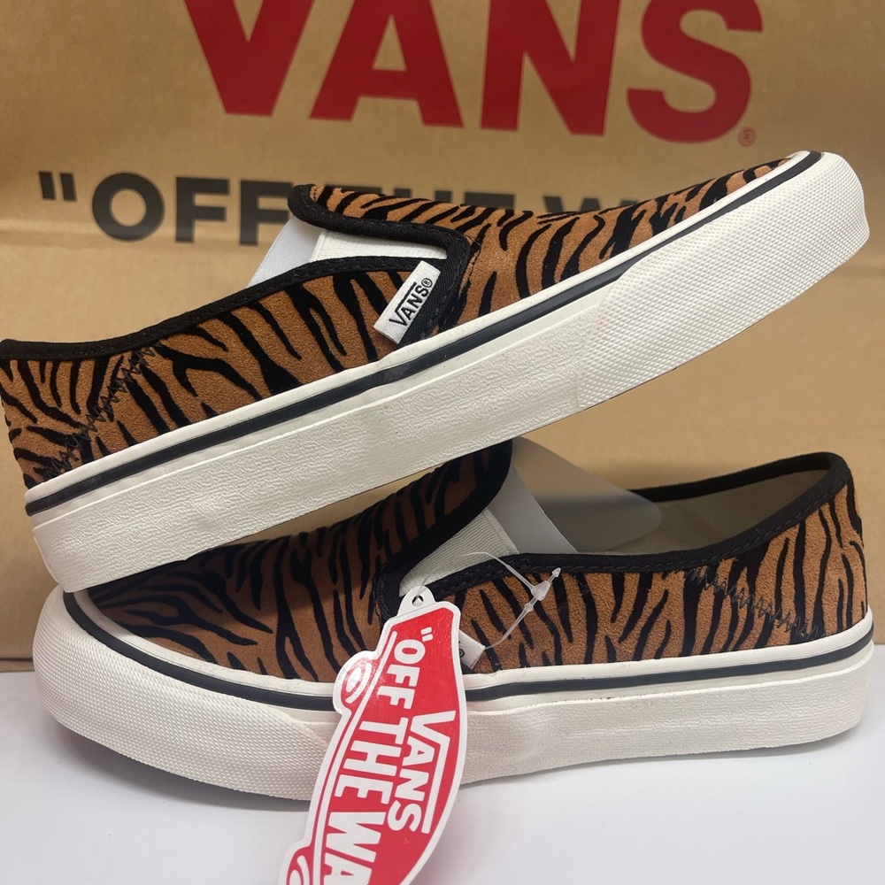 Vans Women's Slip-On Sf (Animal Stripes) Black /Marshmallow Sneakers
VN0A5HYQ9ZY - Picture 14 of 16